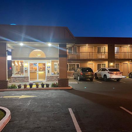 Days Inn By Wyndham Newport Or Exteriör bild