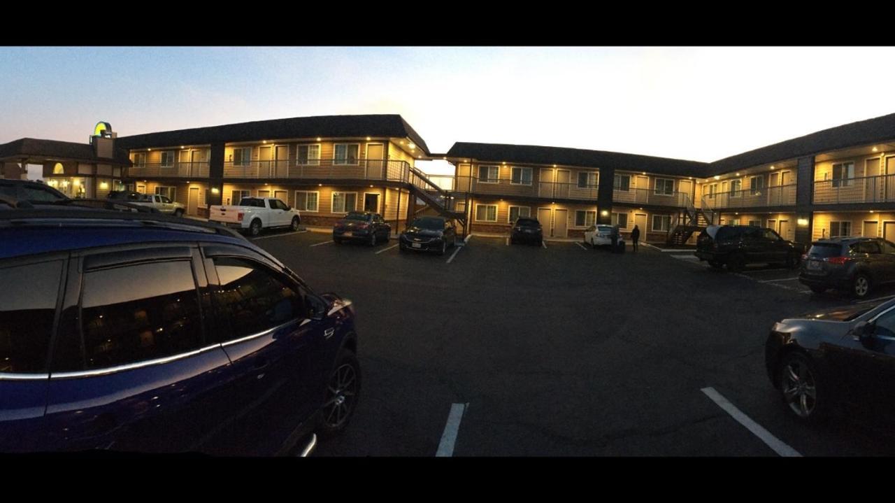 Days Inn By Wyndham Newport Or Exteriör bild