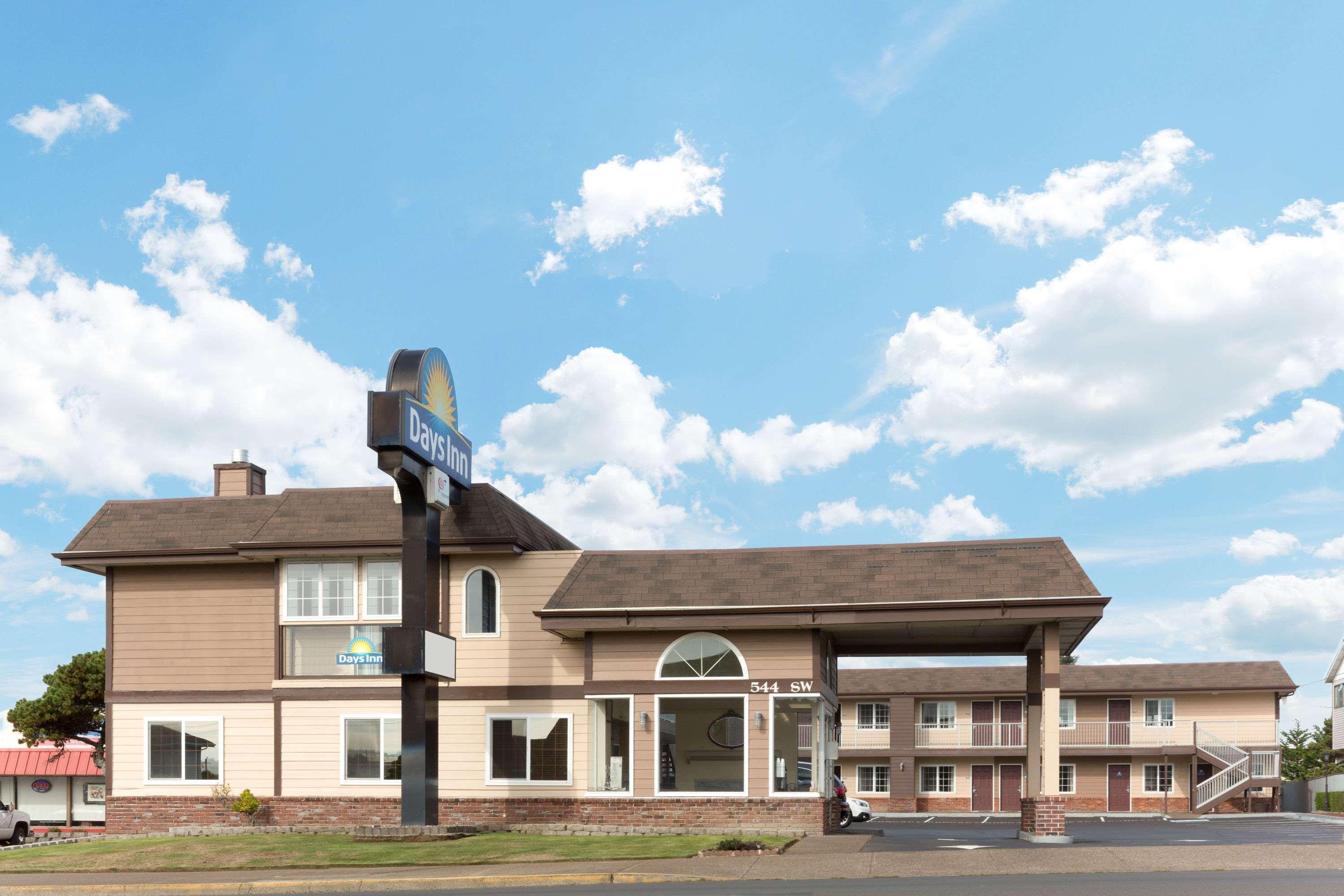 Days Inn By Wyndham Newport Or Exteriör bild
