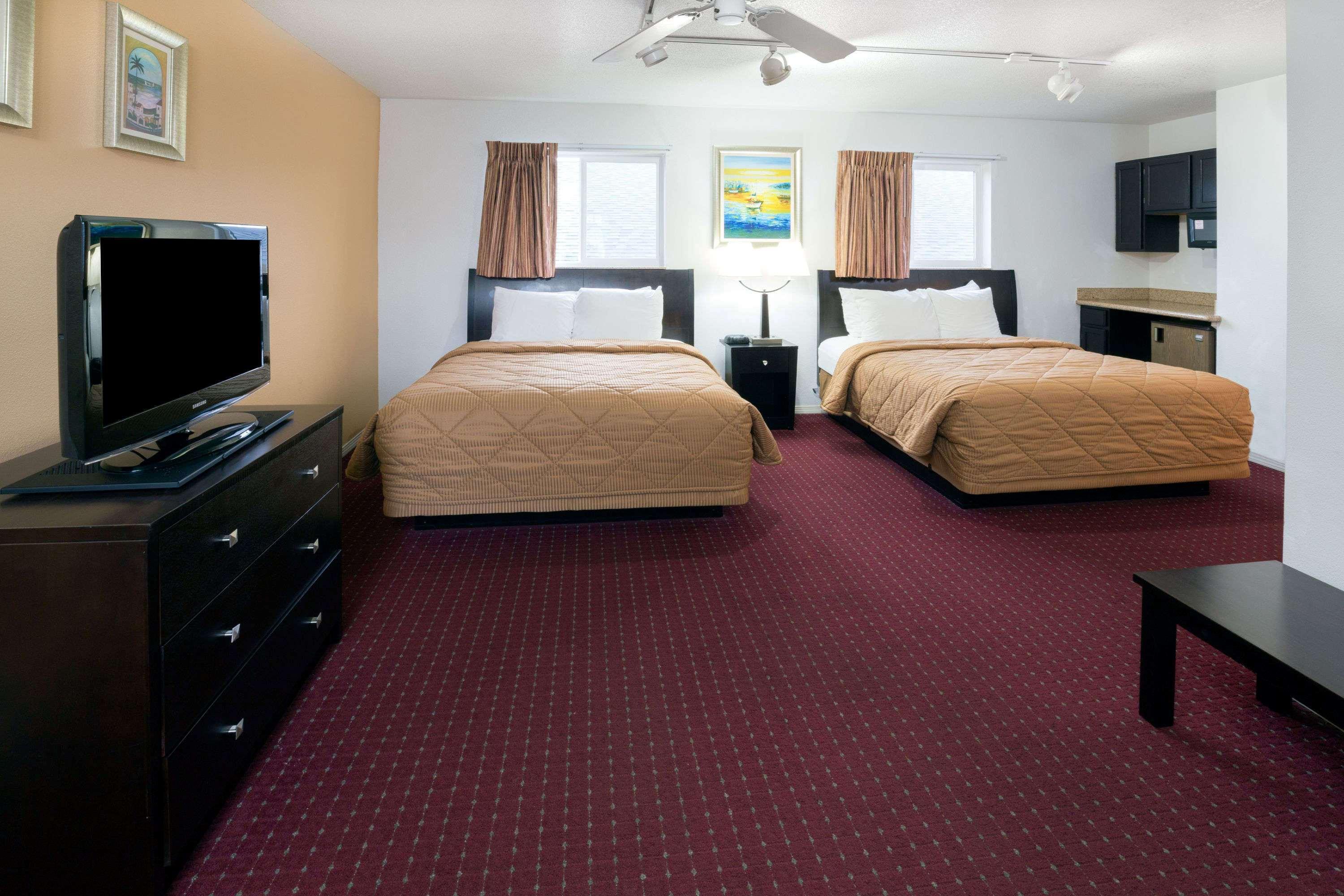 Days Inn By Wyndham Newport Or Exteriör bild