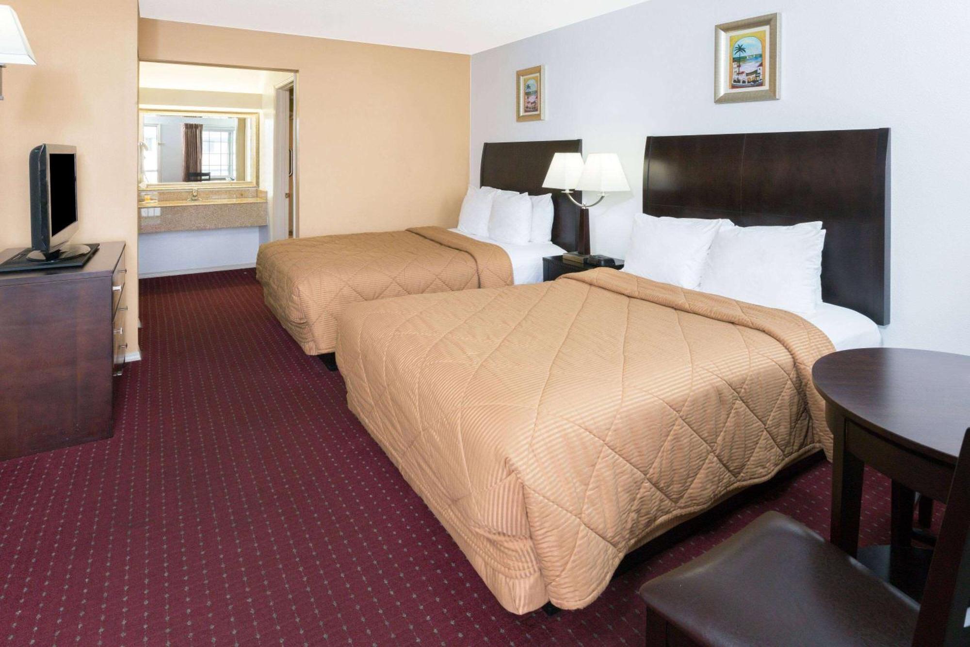 Days Inn By Wyndham Newport Or Exteriör bild