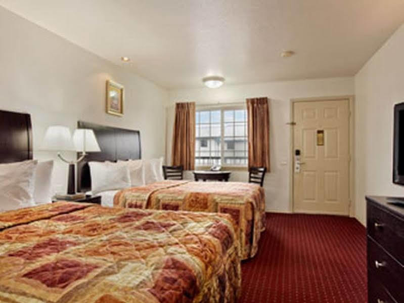 Days Inn By Wyndham Newport Or Exteriör bild